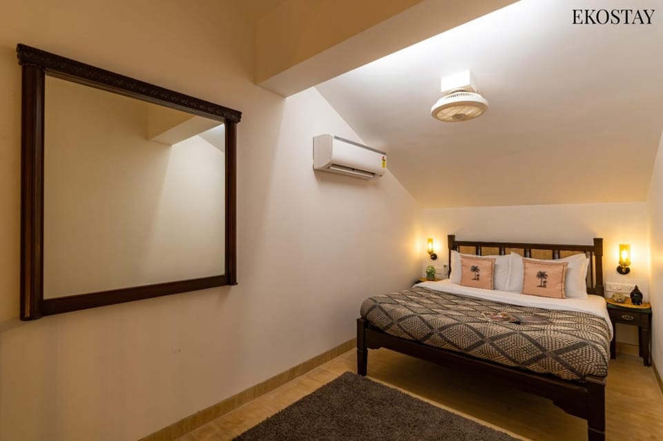 Bed, Photo of the whole room, Bedroom, air conditioner