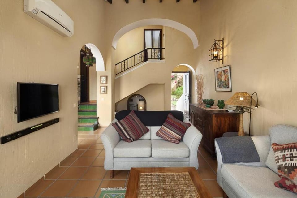 Communal lounge/ TV room, Living room