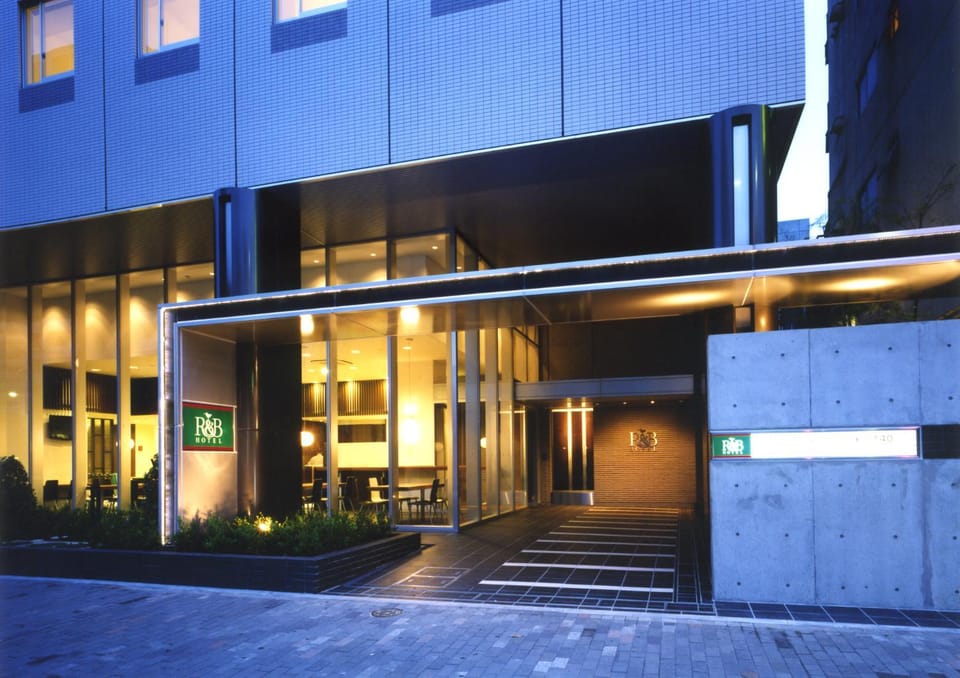 Property building, Facade/entrance, Night