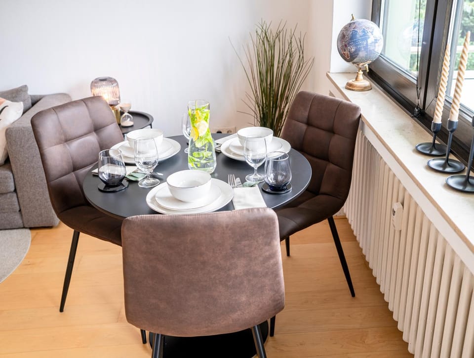 Living room, Seating area, Dining area