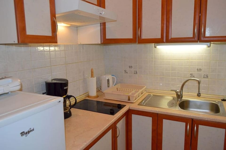 Coffee/tea facilities, stove, toaster, kitchen