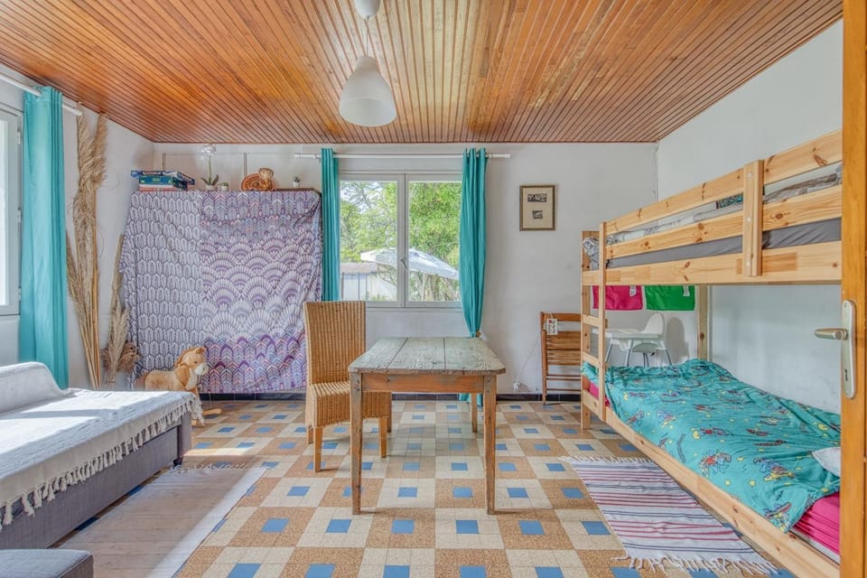 Property building, Living room, Bedroom