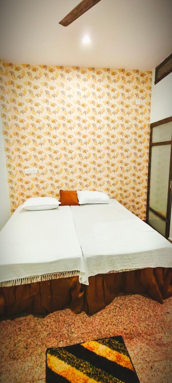 Dhanwantri Niwas Bed and Breakfast in Varanasi