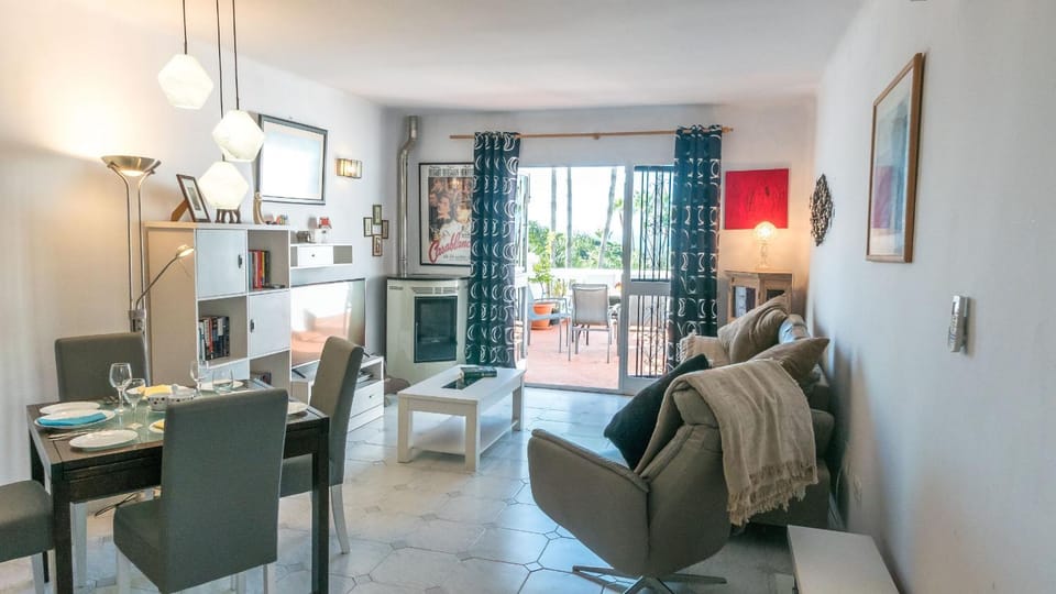 Communal lounge/ TV room, Living room