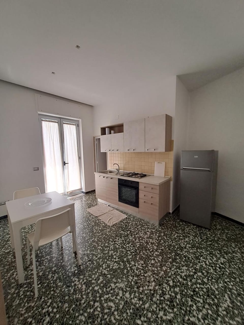 Kitchen or kitchenette, Dining area, oven, pet friendly
