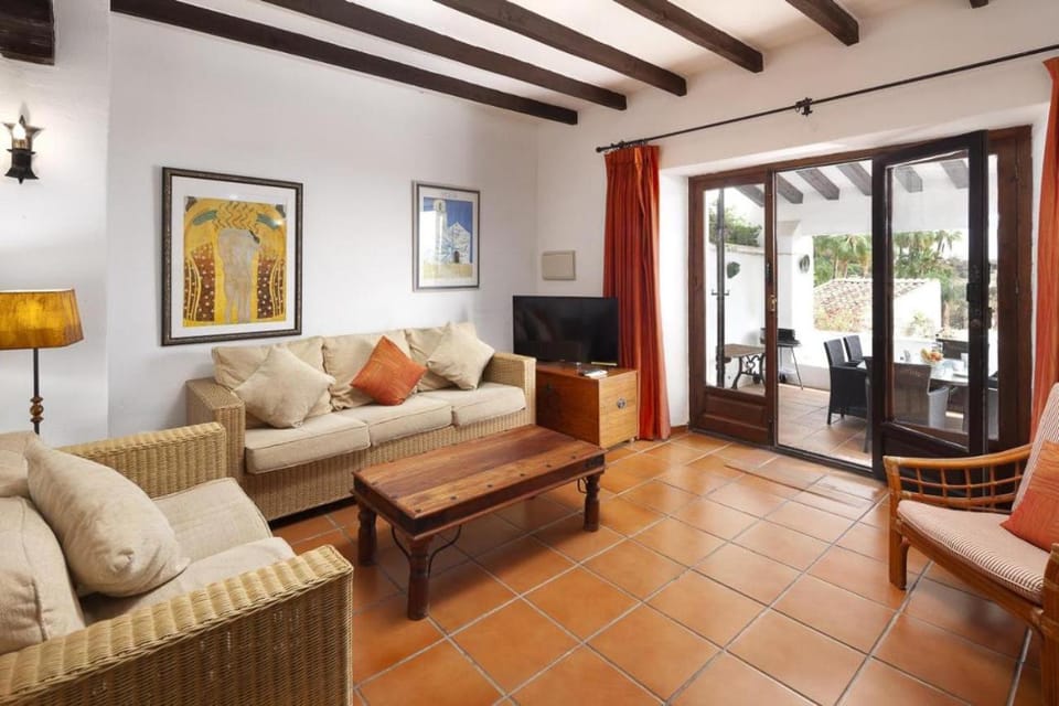 Communal lounge/ TV room, Living room