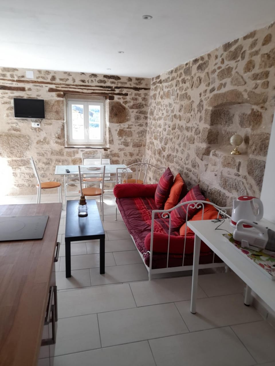 TV and multimedia, Living room, Seating area, Dining area