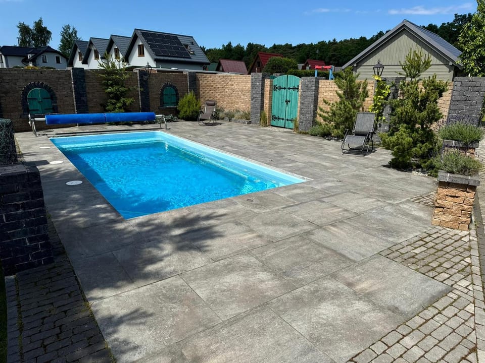 Swimming pool, Swimming pool