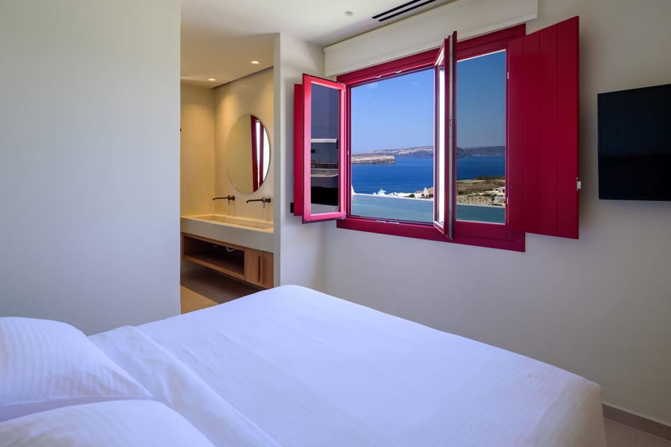 Bed, Natural landscape, TV and multimedia, Photo of the whole room, Bedroom, Sea view
