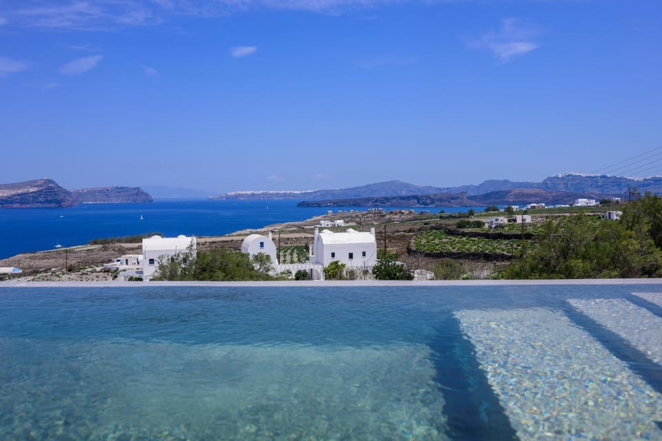 Nearby landmark, Day, Natural landscape, Pool view, Sea view, Swimming pool, Seasons