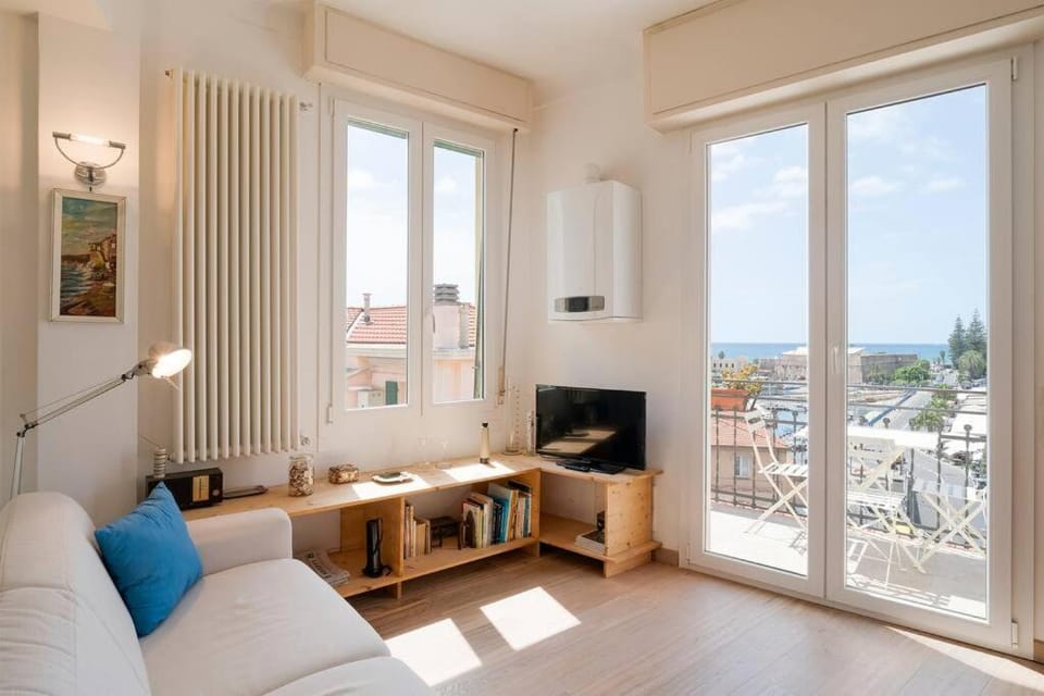Sea View Apartment - 2 bedrooms Apartment in Sanremo