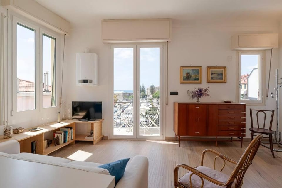 Sea View Apartment - 2 bedrooms Apartment in Sanremo