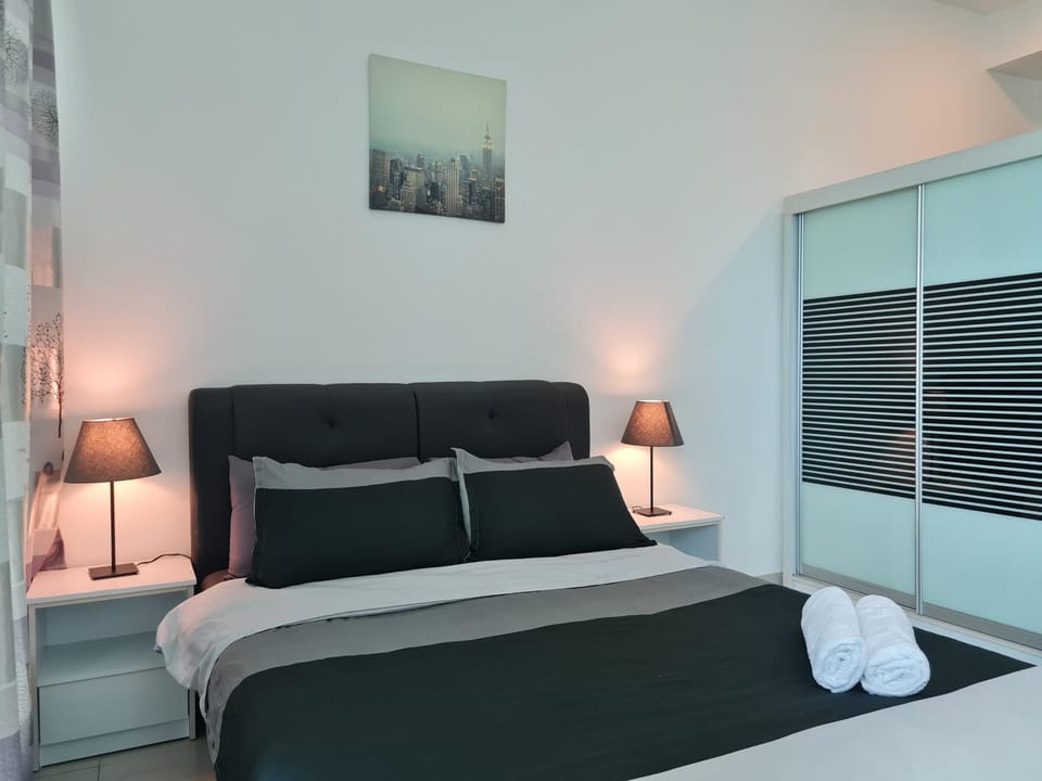 Bed, Bedroom, towels