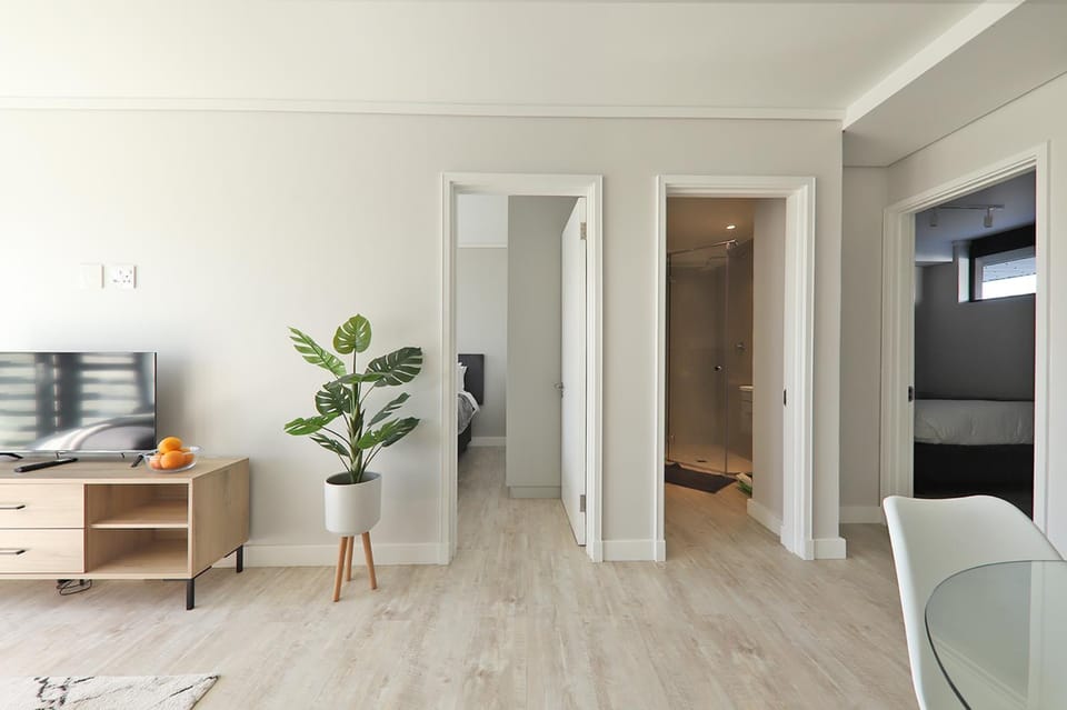 002 Burmeister on Park- 2 minute walk from the beach Apartment in Cape Town
