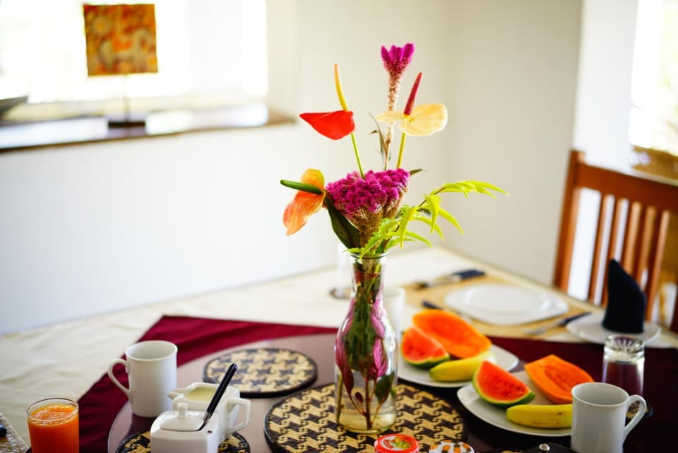 Restaurant/places to eat, Food and drinks, Dining area, Breakfast