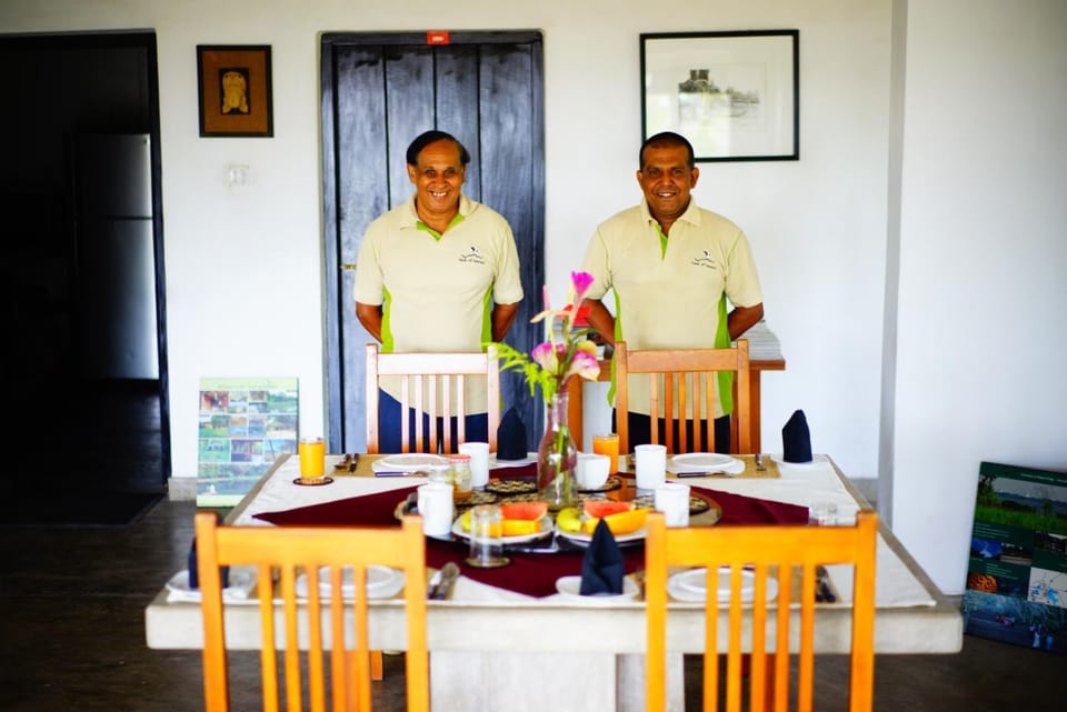 Staff, Restaurant/places to eat, People