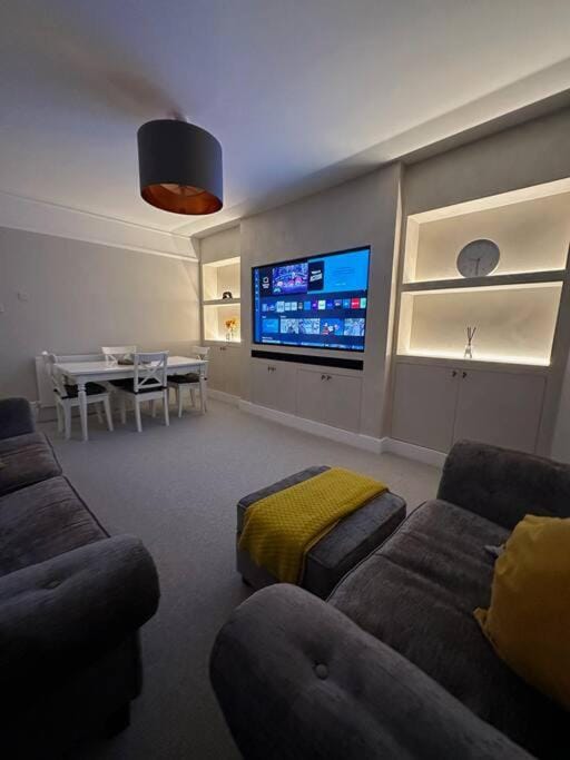 TV and multimedia, Living room, Seating area