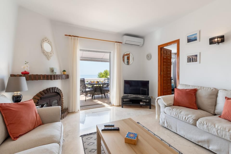 Communal lounge/ TV room, Living room