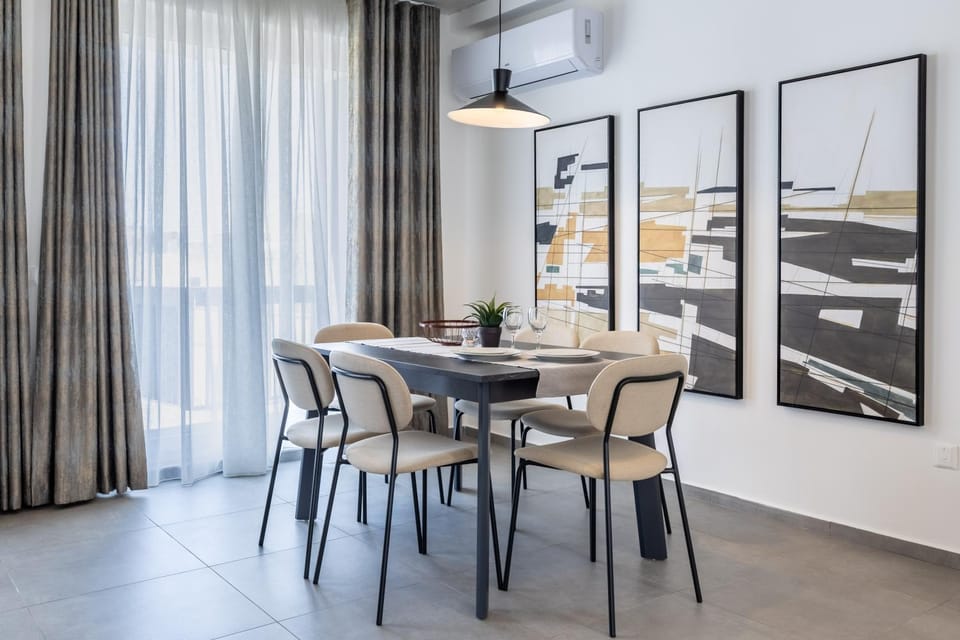 Seaside Luxury in Pembroke St Julians Apartment in Malta