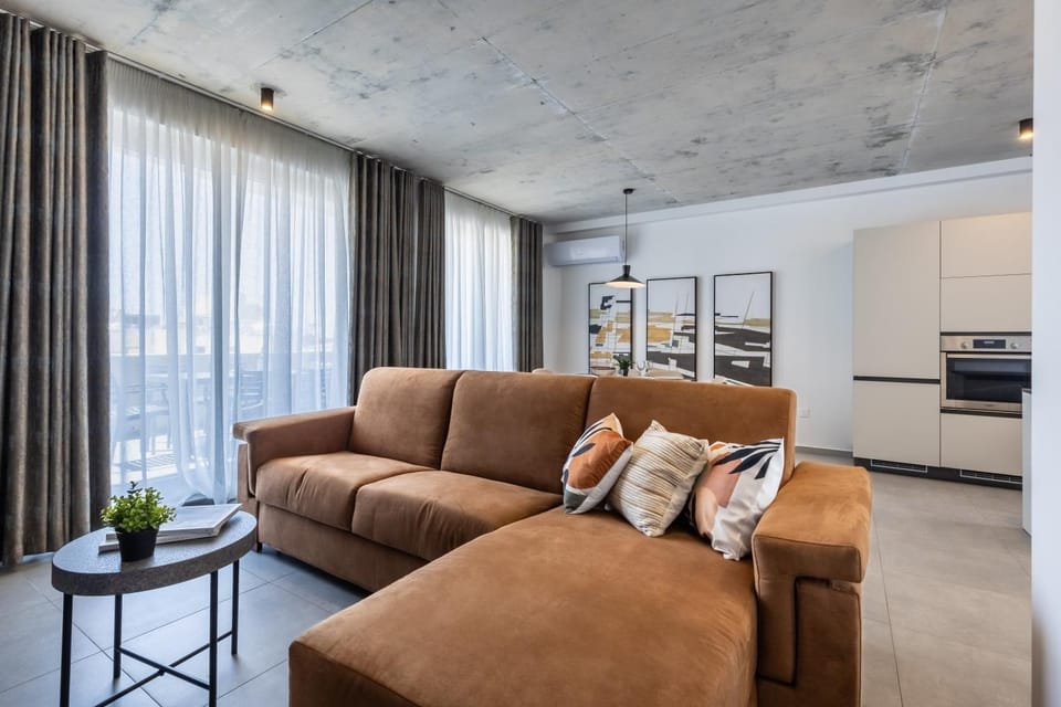 Seaside Luxury in Pembroke St Julians Apartment in Malta
