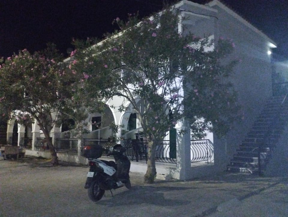 Property building, Facade/entrance, Night, Neighbourhood, Balcony/Terrace, Location, Quiet street view, Parking