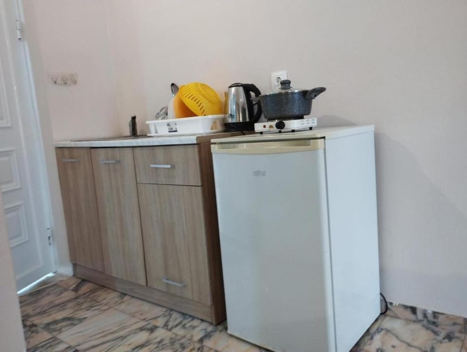 Coffee/tea facilities, Kitchen or kitchenette, stove, kitchen, kitchen