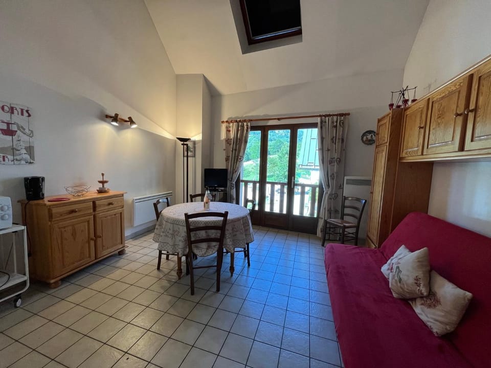 Living room, Photo of the whole room, Seating area, Dining area