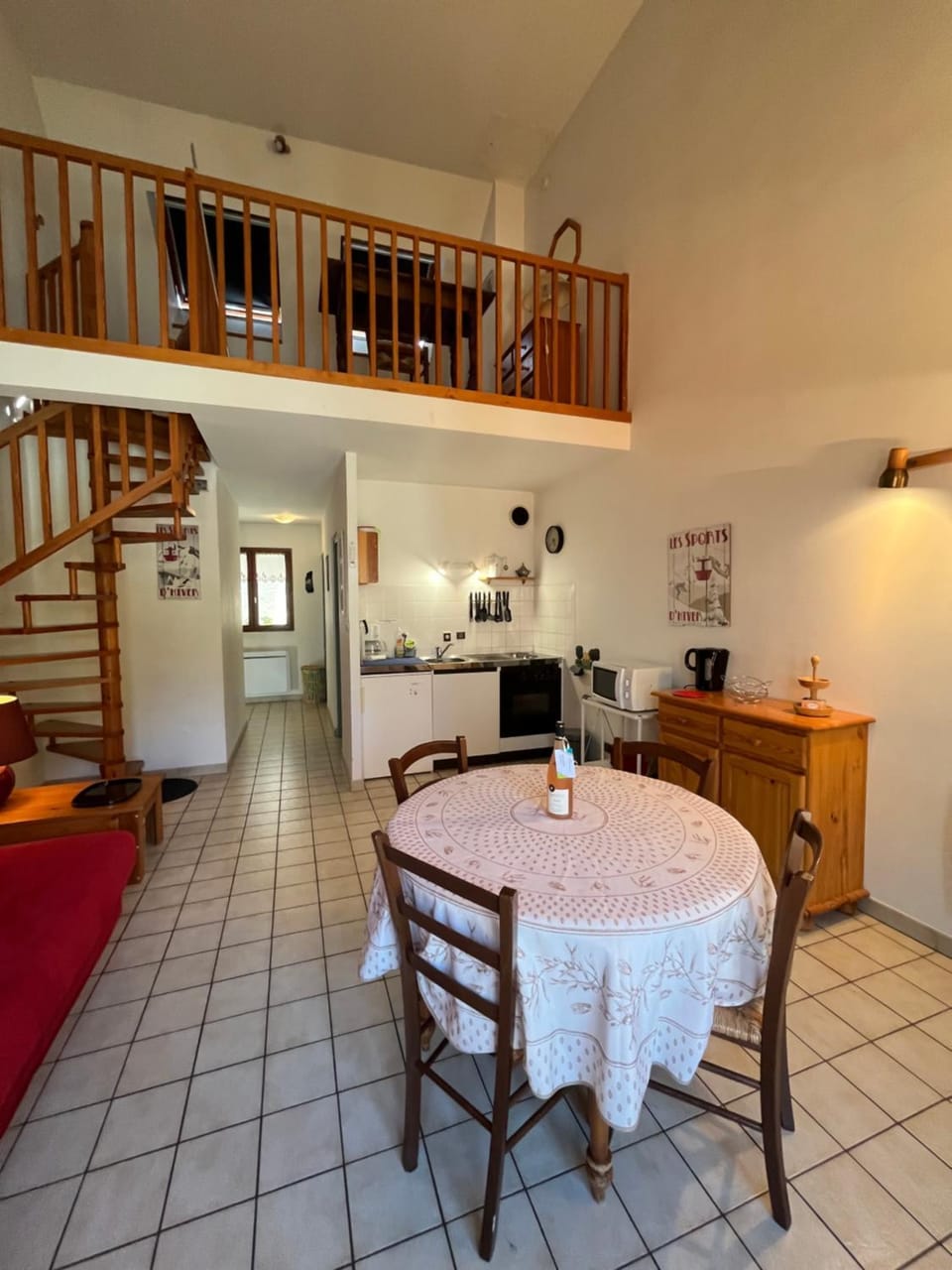 Kitchen or kitchenette, Dining area, stove