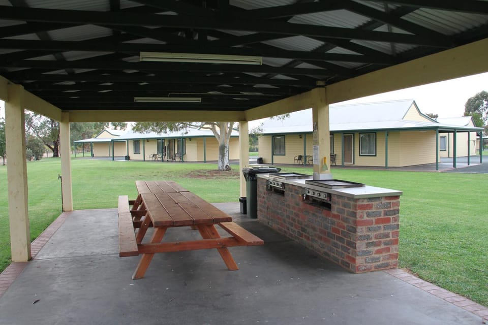 Day, Dining area
