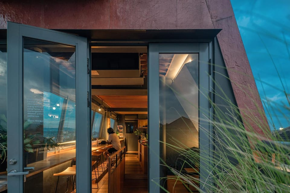 PituRooms Hotel in Indonesia