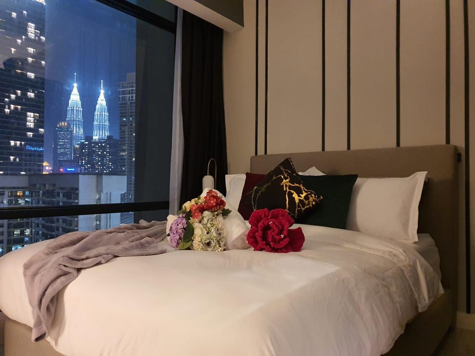 Bed, View (from property/room), Landmark view