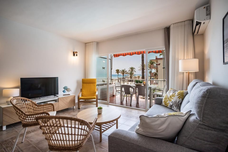 TV and multimedia, Living room, Sea view