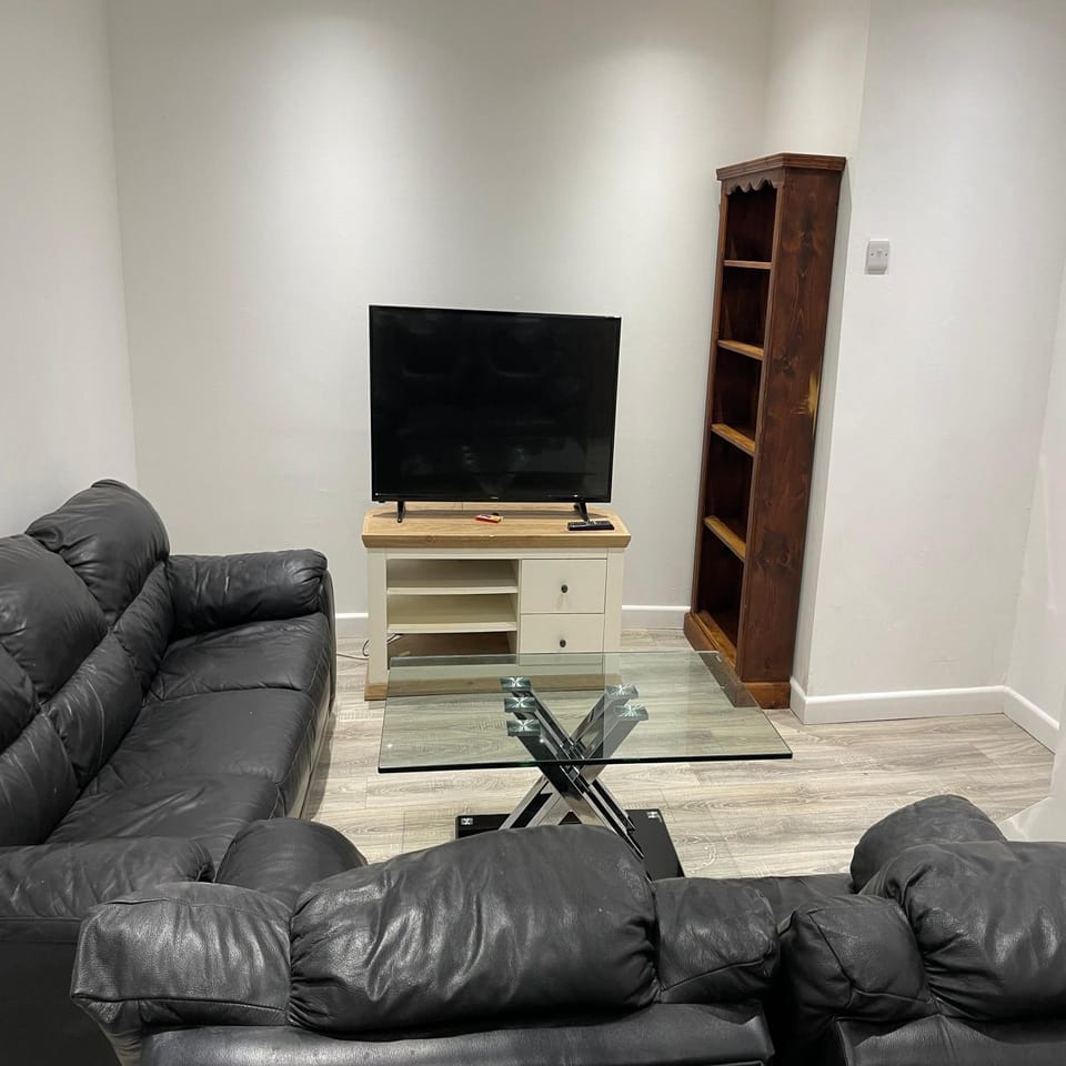 Communal lounge/ TV room, TV and multimedia, Seating area, Evening entertainment