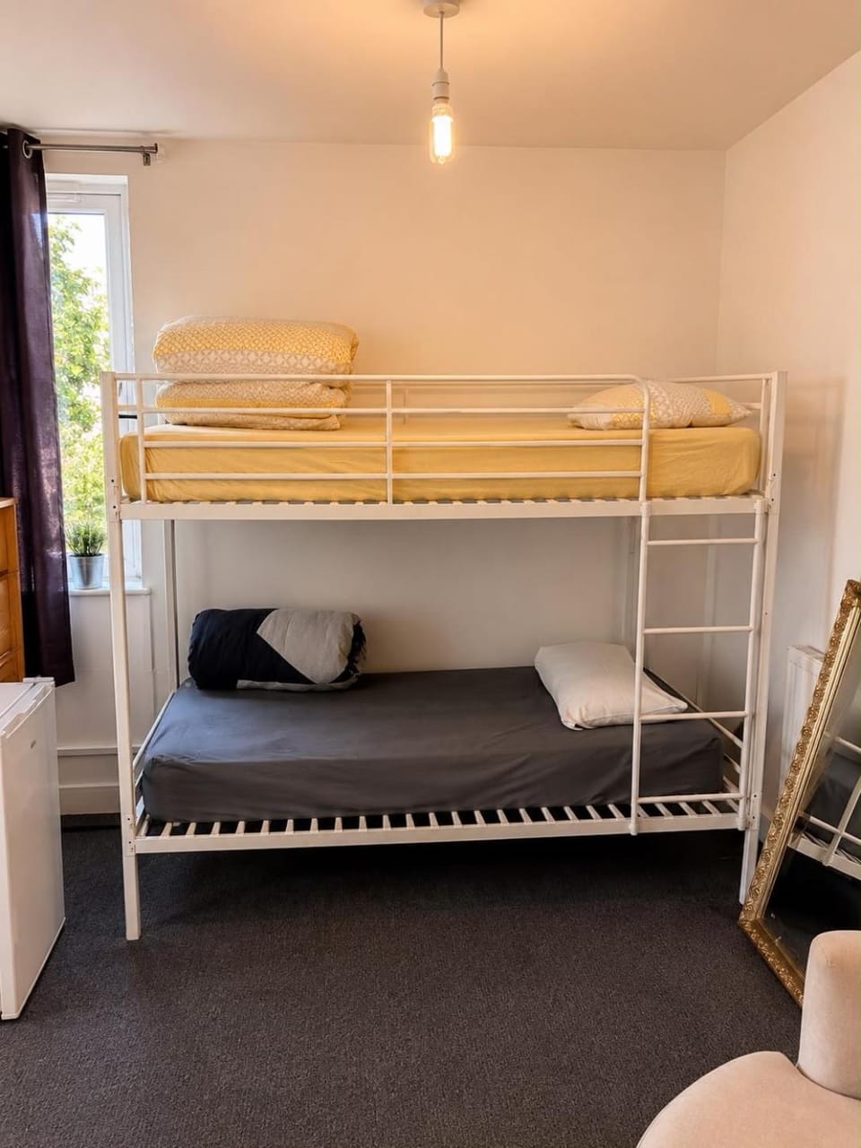 Bedroom, bunk bed