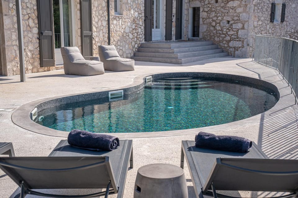 Swimming pool, sunbed