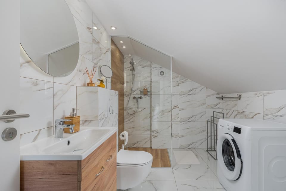 Shower, Toilet, Bathroom, washing machine