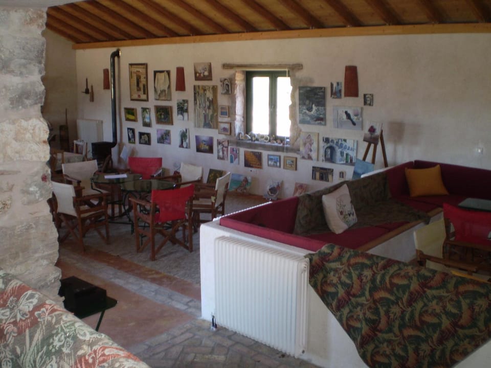 Arachovitika Kalivia Hotel in Argolis, Greece