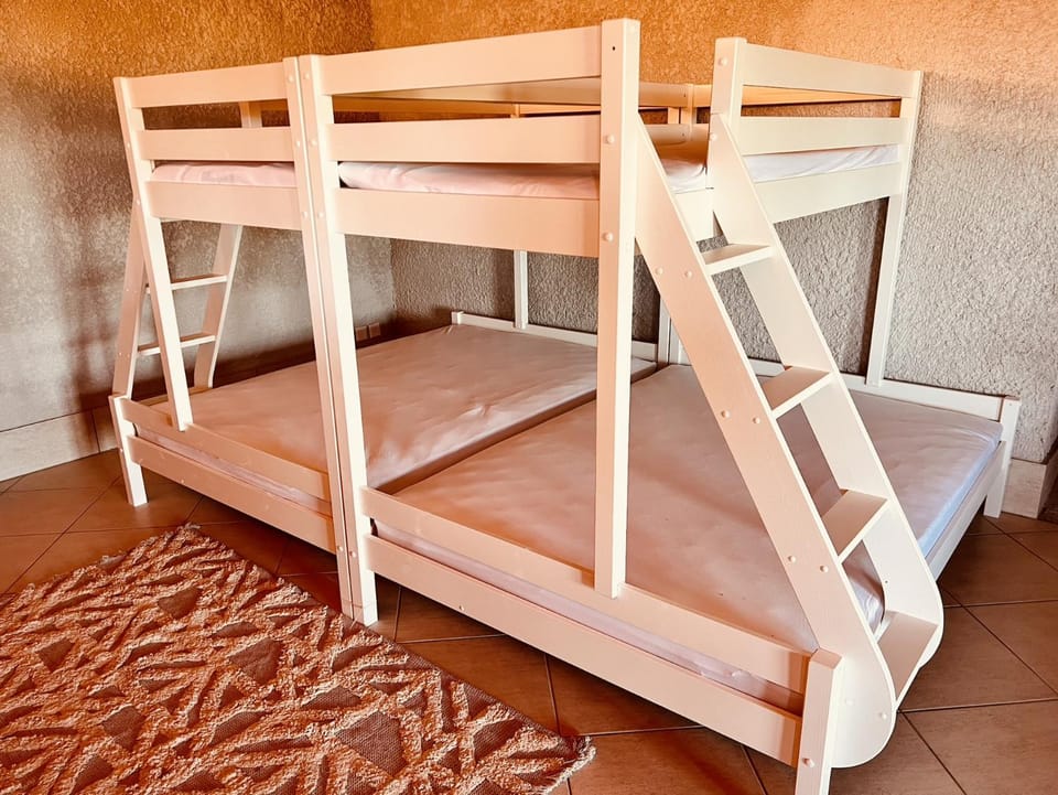 Bedroom, bunk bed