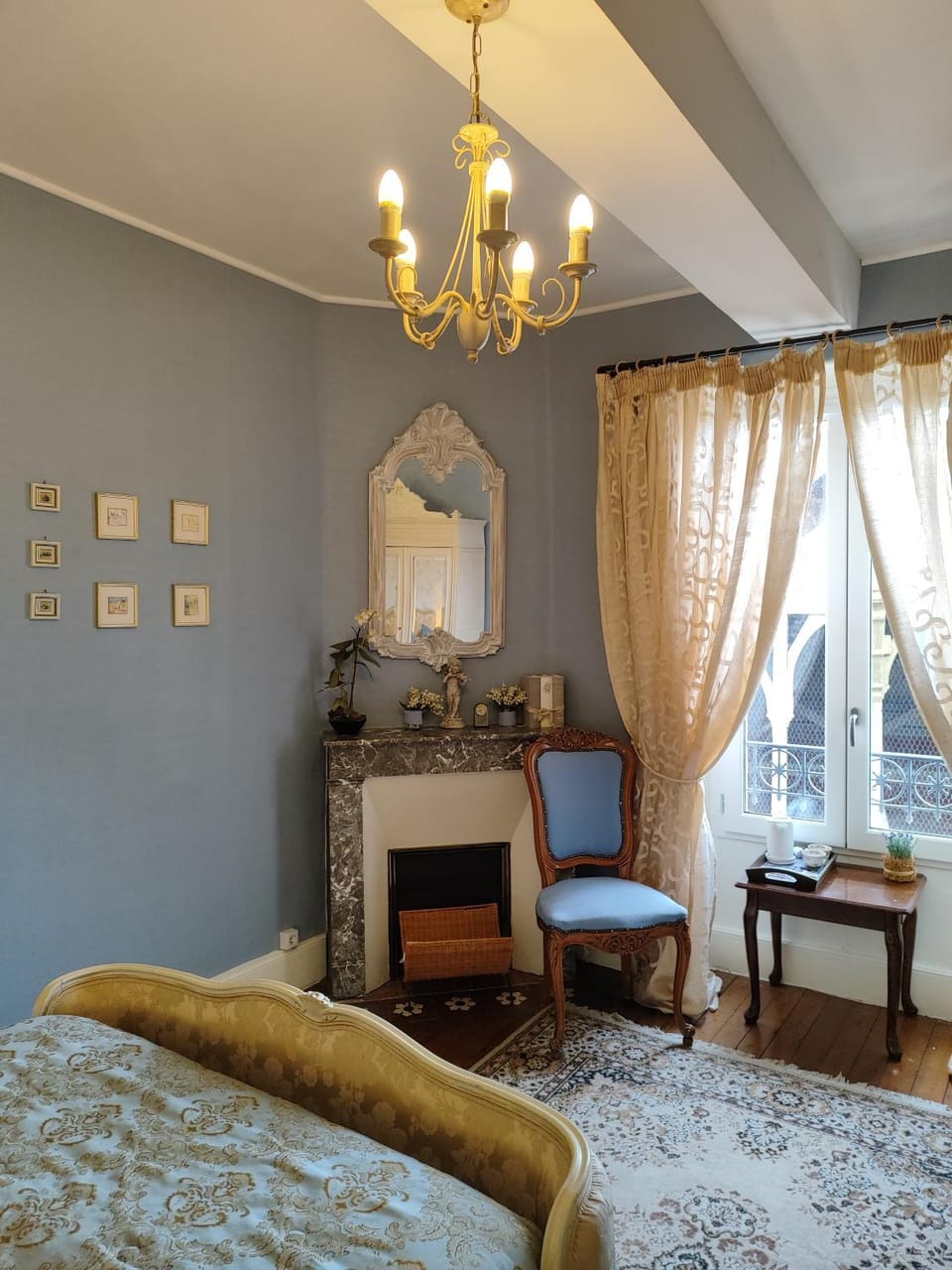 Photo of the whole room