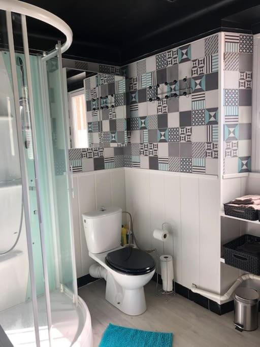 Shower, Toilet, Bathroom