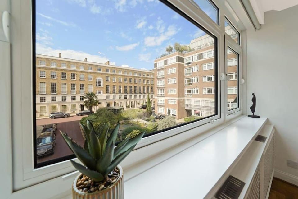 Unique 2 bed 2 bath Victorian flat Regents Park Apartment in City of Westminster