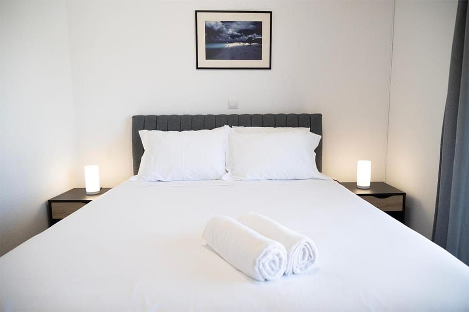Bed, Photo of the whole room, Bedroom, towels