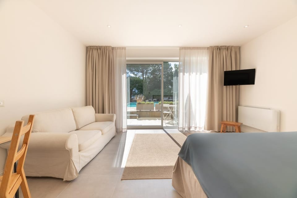 TV and multimedia, View (from property/room), Photo of the whole room, Bedroom