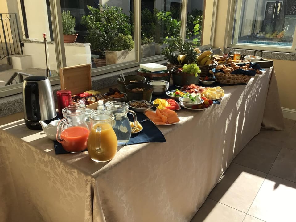 Breakfast, Buffet breakfast
