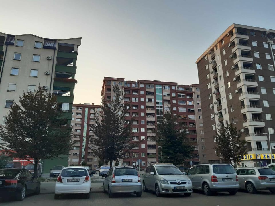 Property building, Neighbourhood