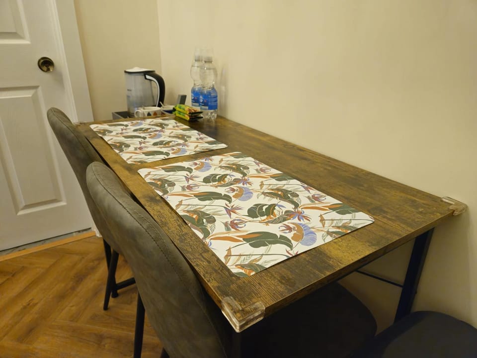 Coffee/tea facilities, Food and drinks, Dining area