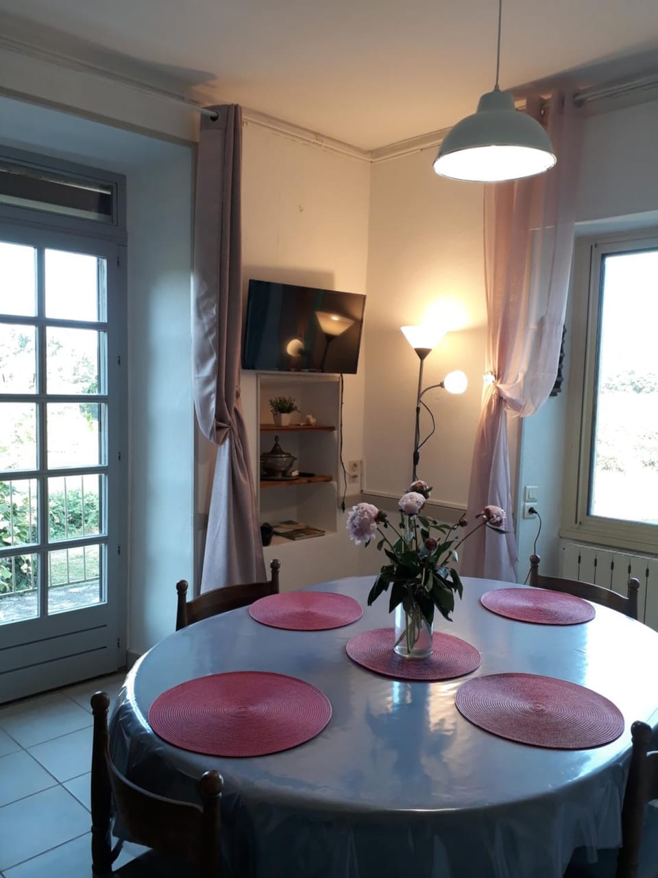 TV and multimedia, Dining area