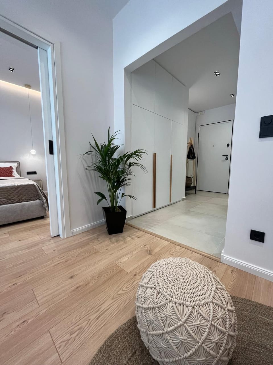Bed, Photo of the whole room, wardrobe