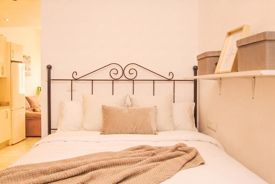 Bed, Photo of the whole room, Bedroom
