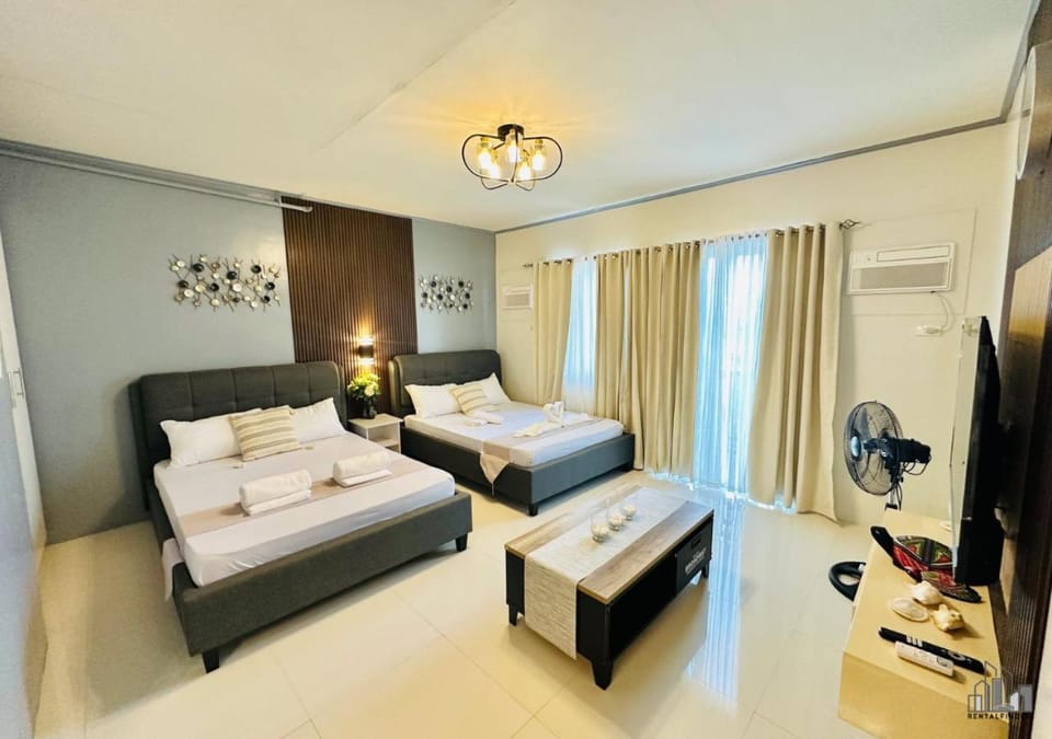 Bed, TV and multimedia, Photo of the whole room, Bedroom, towels, air conditioner